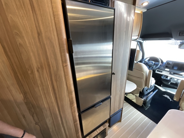 2022 Airstream Interstate 24GT Tommy Bahama Edition — photo 8 of 8