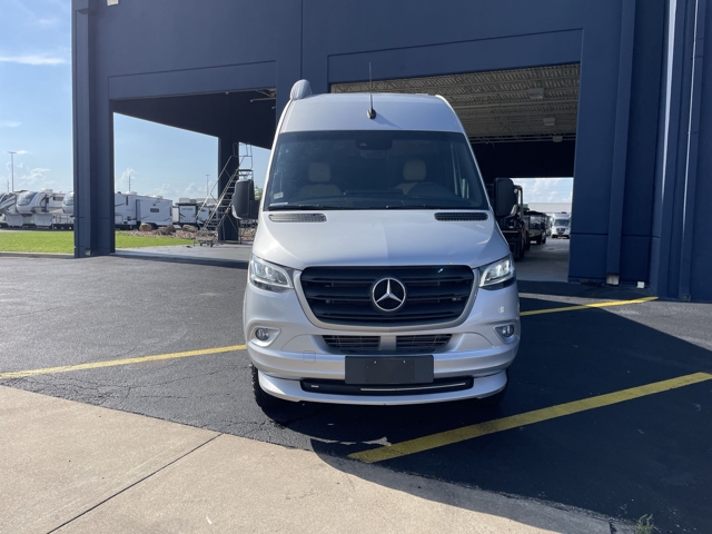 2022 Airstream Interstate 24GT Tommy Bahama Edition — photo 4 of 8