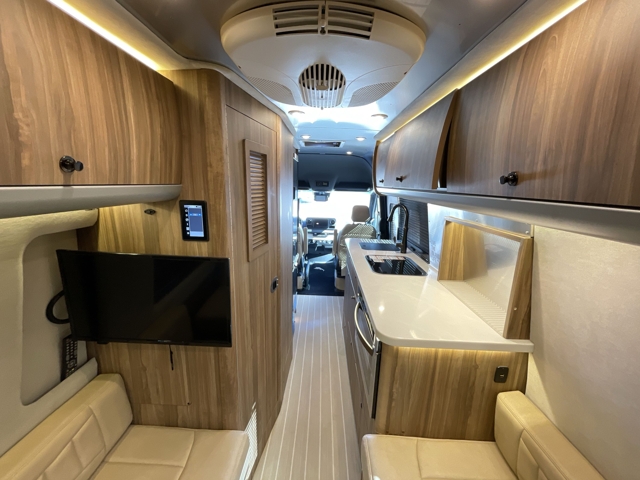 2022 Airstream Interstate 24GT Tommy Bahama Edition — photo 3 of 8