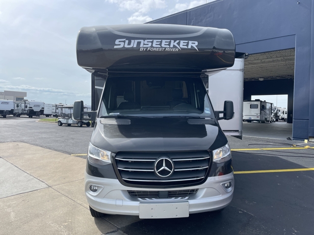 2023 Forest River Sunseeker MBS 2400B — photo 5 of 8