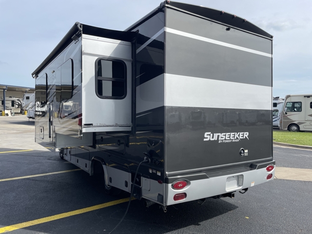 2023 Forest River Sunseeker MBS 2400B — photo 7 of 8