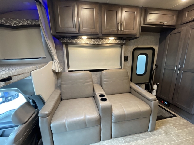 2022 Thor Omni XG32 — photo 3 of 8