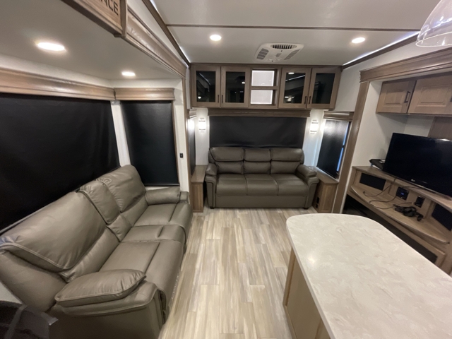 2023 Alliance Paradigm 340RL — photo 3 of 8