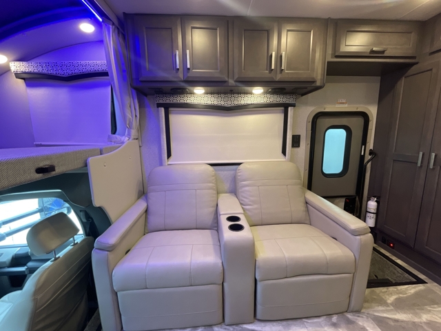 2023 Thor Omni XG32 — photo 3 of 8