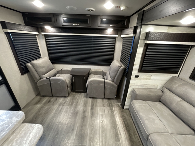 2021 Jayco Jay Feather 27RL — photo 4 of 8
