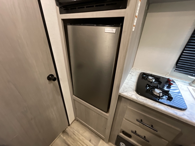 2024 Coleman Coleman Lantern LT 17R — photo 7 of 8