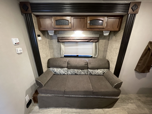 2017 Coachmen Freedom Express 192RBS — photo 3 of 8