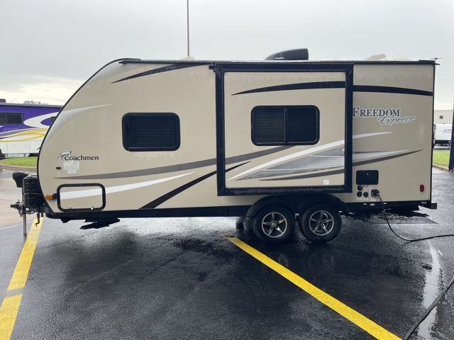 2017 Coachmen Freedom Express 192RBS — photo 6 of 8