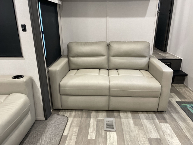 2026 Shasta Phoenix Lite 368TBH — photo 3 of 8