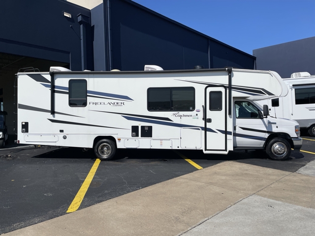 2023 Coachmen Freelander 31MB — photo 4 of 8