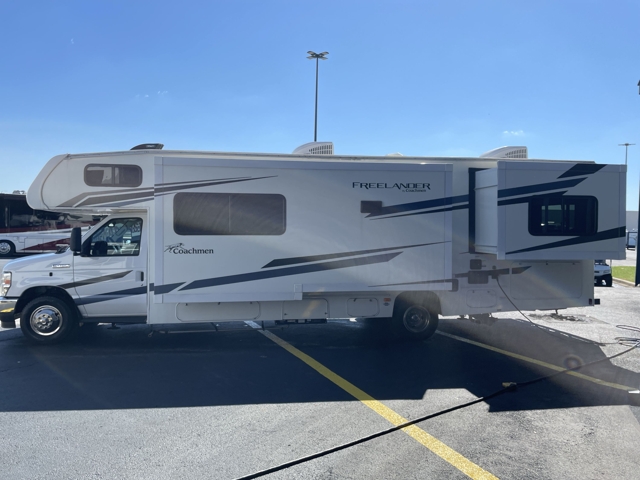 2023 Coachmen Freelander 31MB — photo 5 of 8