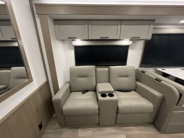 2027 Jayco Greyhawk 30Z — photo 3 of 8