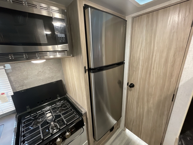 2022 Winnebago Micro Minnie FLX 2100BH — photo 8 of 8