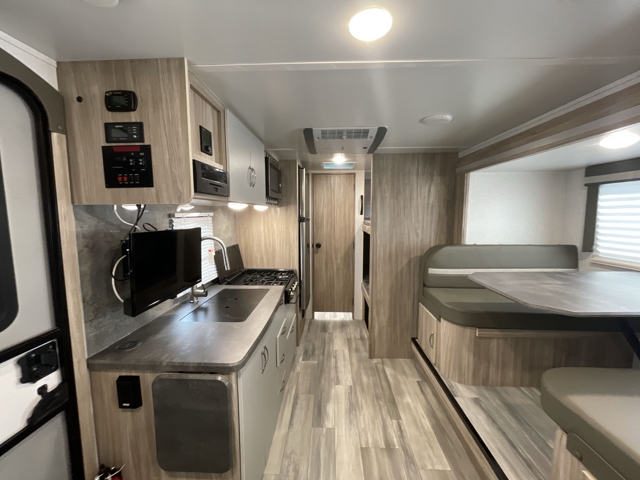 2022 Winnebago Micro Minnie FLX 2100BH — photo 2 of 8