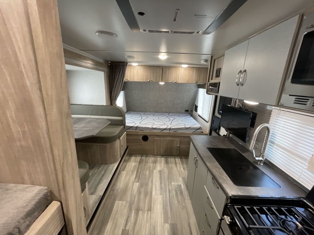 2022 Winnebago Micro Minnie FLX 2100BH — photo 3 of 8