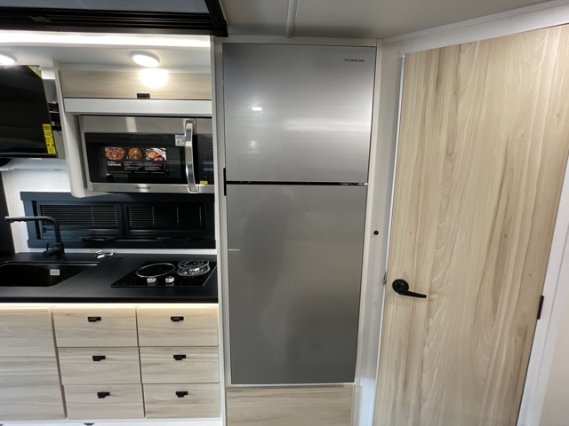 2027 Jayco Melbourne Prestige 25LP — photo 8 of 8