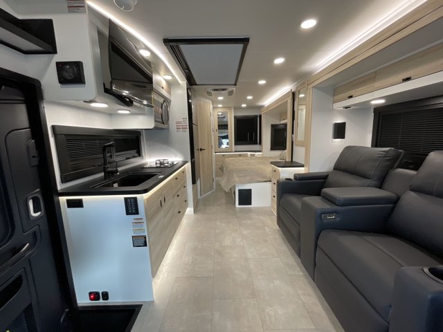 2027 Jayco Melbourne Prestige 25LP — photo 2 of 8