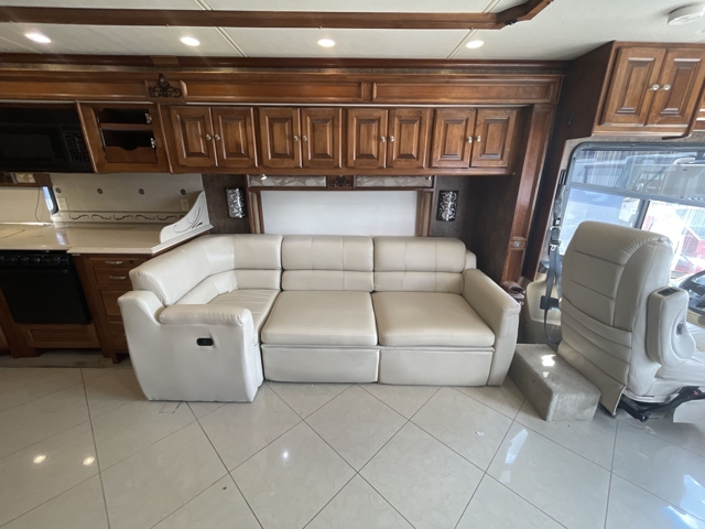 2012 Tiffin Phaeton 42LH — photo 2 of 8