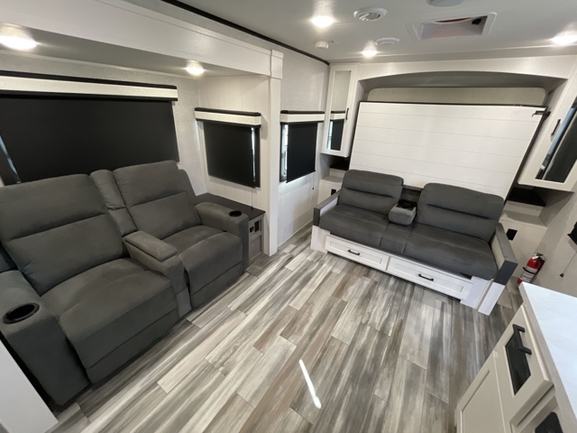 2025 Jayco Jay Feather 19MRK — photo 3 of 8