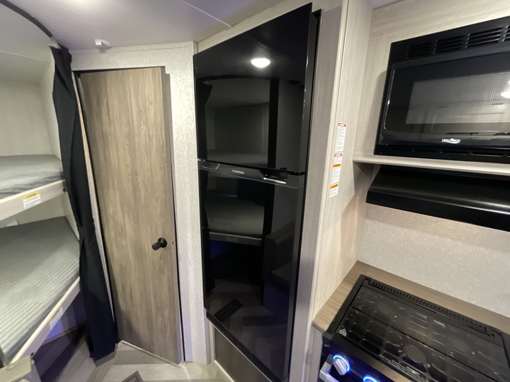 2024 Crossroads Zinger 252BH — photo 8 of 8