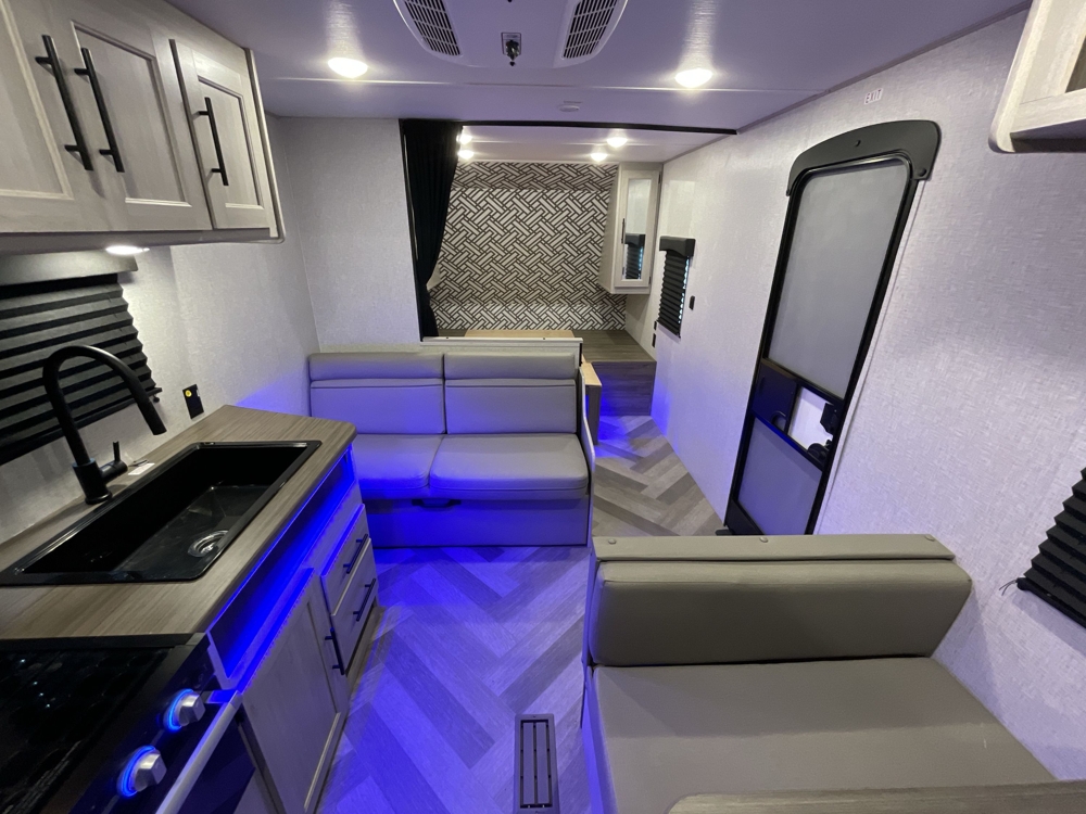 2024 Crossroads Zinger 252BH — photo 3 of 8