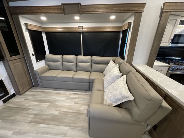 2024 Alliance Paradigm 375RD — photo 2 of 8