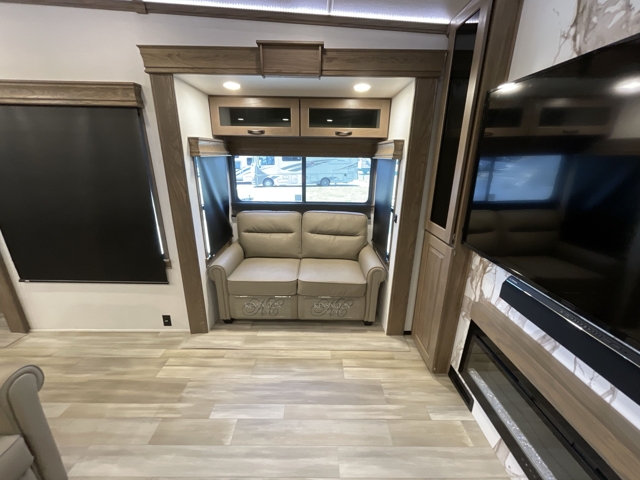 2024 Alliance Paradigm 375RD — photo 3 of 8
