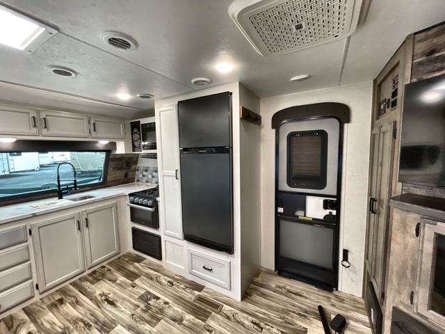 2023 Venture RV Sporttrek 251VFK — photo 8 of 8