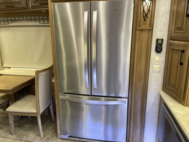2020 DRV Luxury Suites Mobile Suites 41RKSB4 — photo 8 of 8