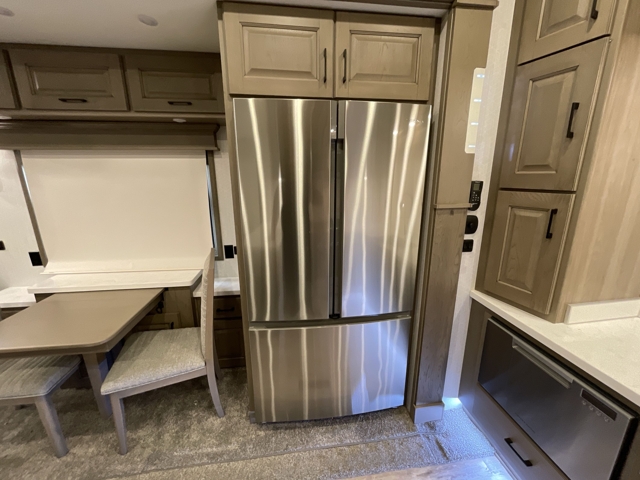 2022 DRV Luxury Suites Mobile Suites 41RKDB — photo 8 of 8