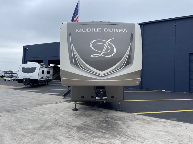 2022 DRV Luxury Suites Mobile Suites 41RKDB — photo 4 of 8