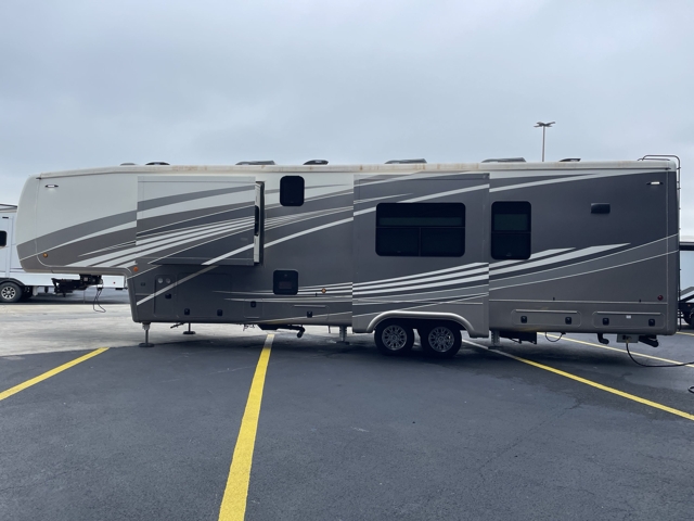 2022 DRV Luxury Suites Mobile Suites 41RKDB — photo 6 of 8