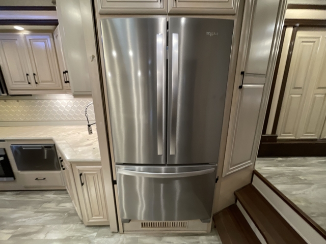 2020 DRV Luxury Suites Mobile Suites 40KSSB4 — photo 8 of 8