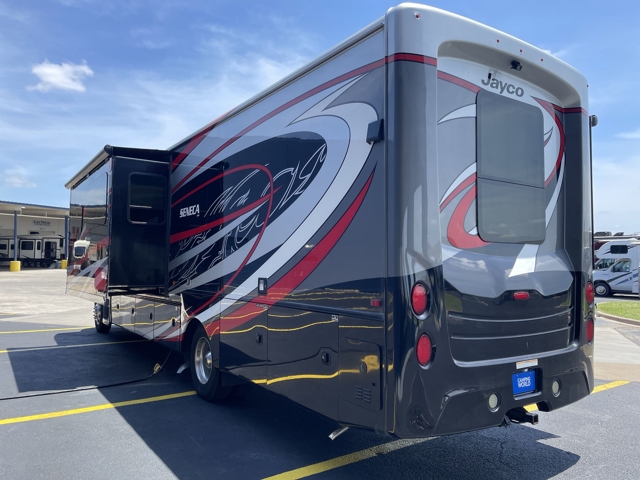 2020 Jayco Seneca 37TS — photo 7 of 8