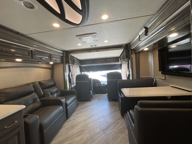 2020 Fleetwood Pace Arrow 35S — photo 2 of 8