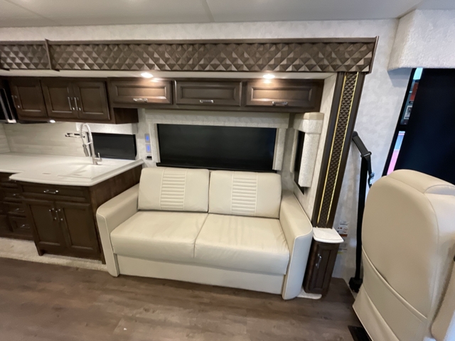 2023 Newmar Bay Star 3629 — photo 2 of 8