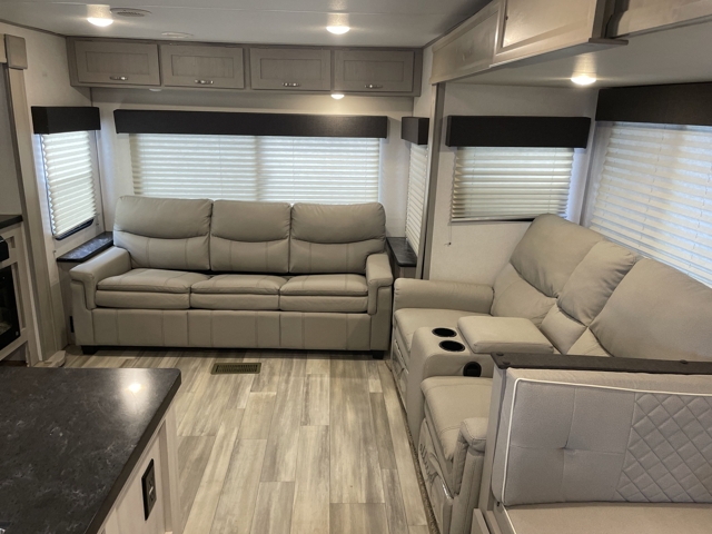 2023 Prime Time Tracer 29RLS — photo 3 of 8