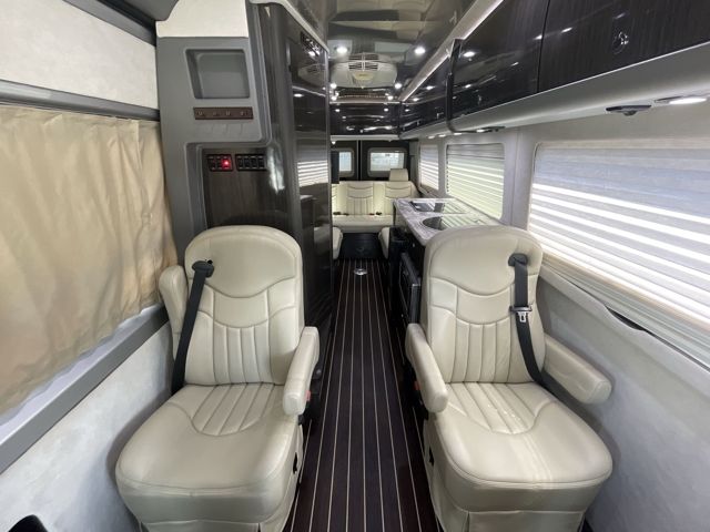 2014 Airstream Interstate 3500 Lounge — photo 2 of 8