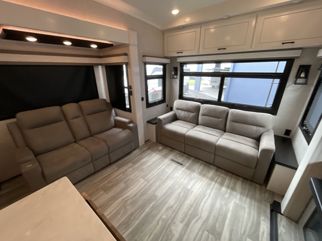 2024 Jayco Pinnacle 36FBTS — photo 3 of 8