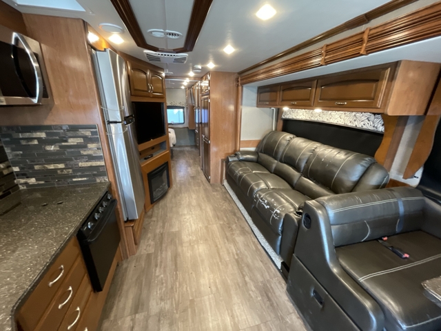 2018 Holiday Rambler Vacationer Xe 32A — photo 3 of 8