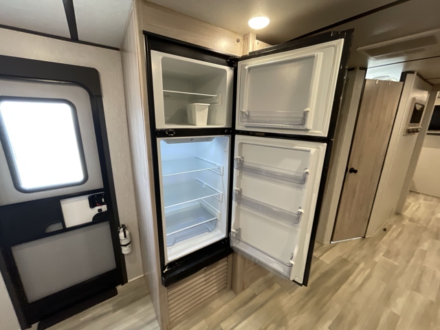 2021 Coachmen Spirit Ultra Lite 3272BH — photo 8 of 8