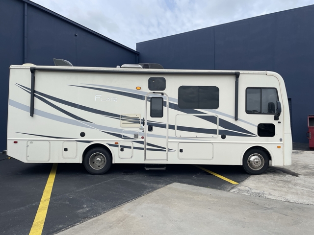 2019 Fleetwood Flair 28A — photo 5 of 8