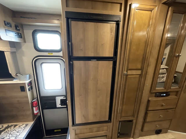 2019 Fleetwood Flair 28A — photo 8 of 8