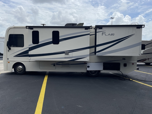 2019 Fleetwood Flair 28A — photo 6 of 8