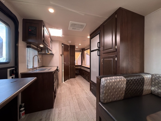 2020 Forest River Solaire Expandable 185X — photo 3 of 8