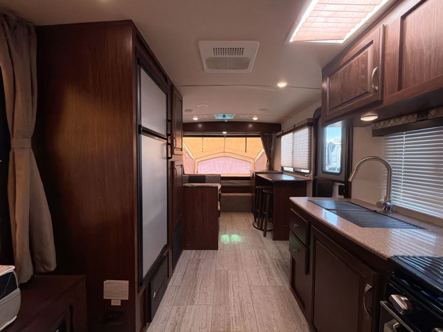 2020 Forest River Solaire Expandable 185X — photo 4 of 8