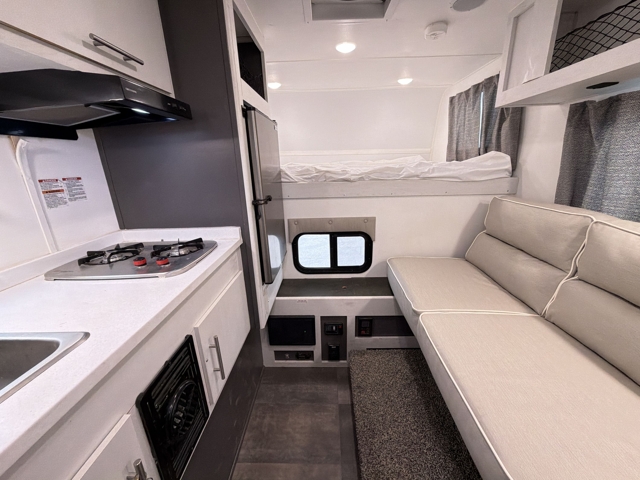 2023 Travel Lite Super Lite 700SL — photo 2 of 8