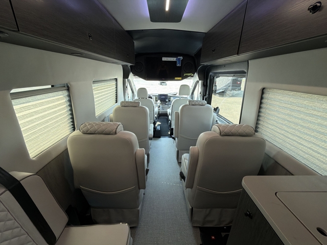 2027 Thor Freedom Mover PX10 Awd — photo 3 of 8