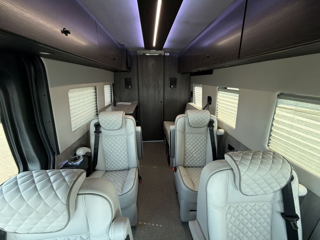 2027 Thor Freedom Mover PX10 Awd — photo 4 of 8