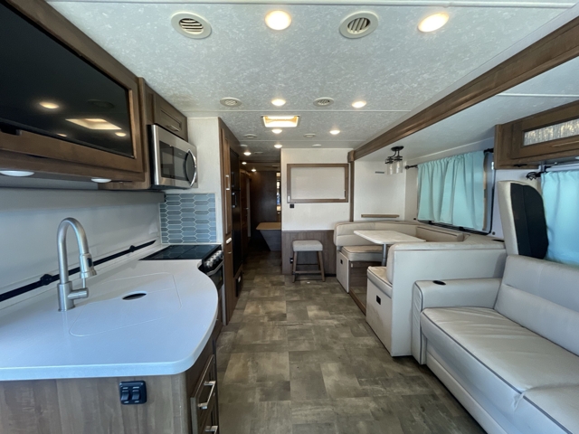 2022 Coachmen Mirada 35ES — photo 2 of 8